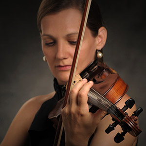 Orsi Szalados A portrait image of Orsi playing the violin